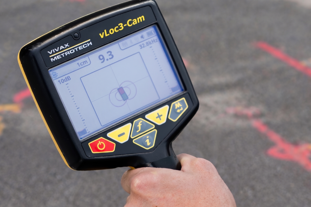 Vivax RTK Pro utility locating and RTK GNSS mapping device with digital display for underground utility detection, cable locating, and precise geospatial data capture on construction site.